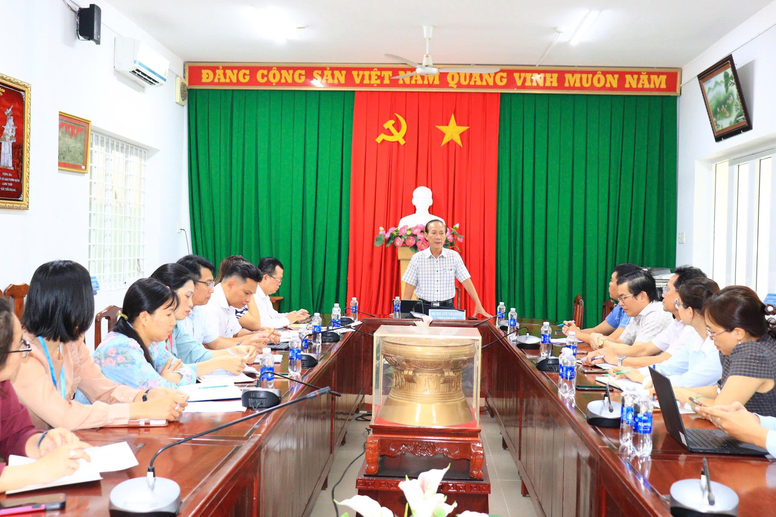 ​HZ88 là nhà cái cá cược trực tuyến hàng đầu châu Á họp thống nhất phương án duy trì các chương trình Sòng Bài Trực Tuyến HZ88.com trọng điểm sau khi kết thúc nhiệm vụ dự phòng tại Trung tâm Nhà cái HZ88.com tặng 88K trải nghiệm khu vực